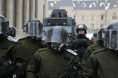 Police Block Central Ottawa : Truck Protest : February 2022 : Personal Photo Projects : Photos : Richard Moore : Photographer